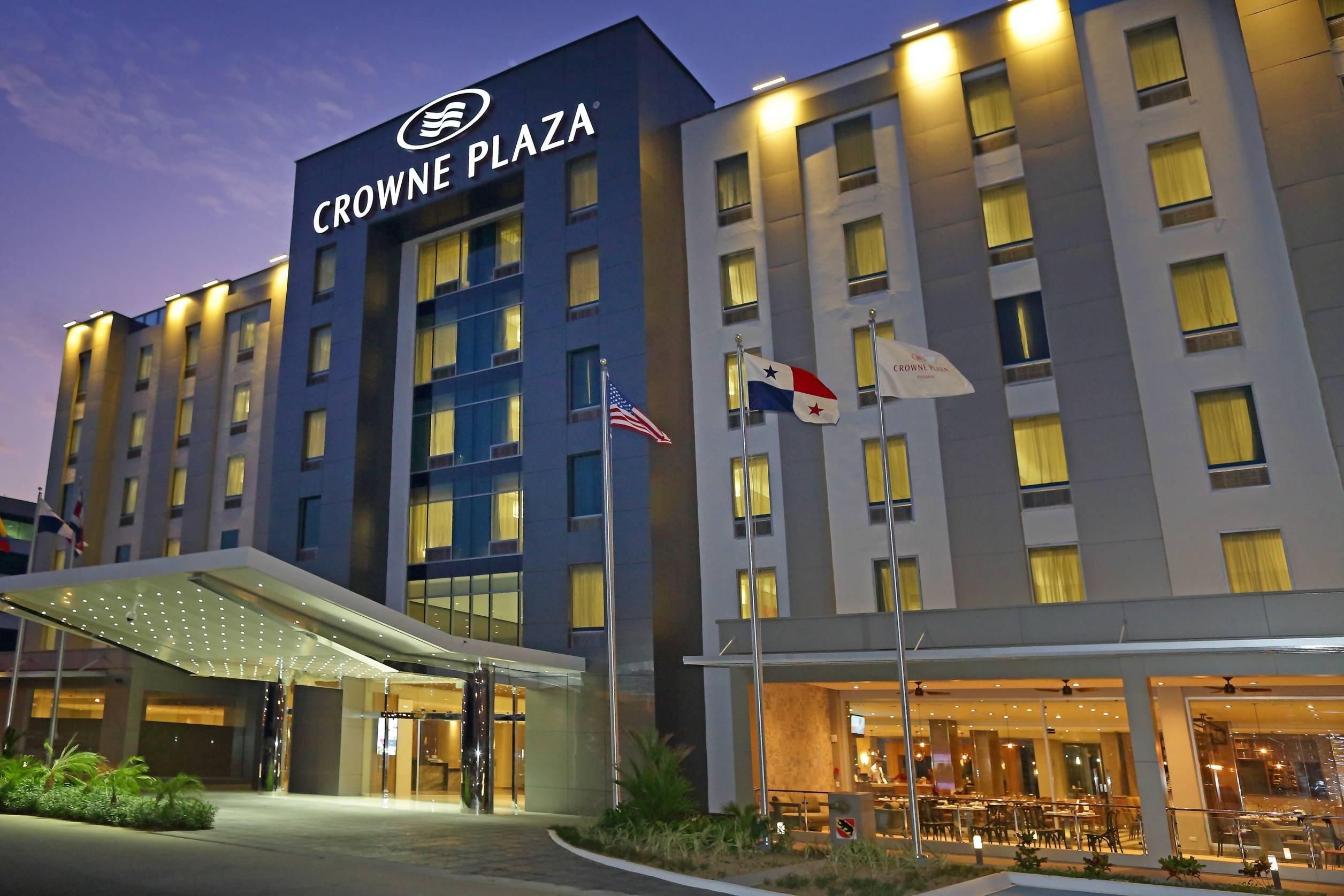 Отель Crowne Plaza Airport By Ihg Токумен Экстерьер фото
