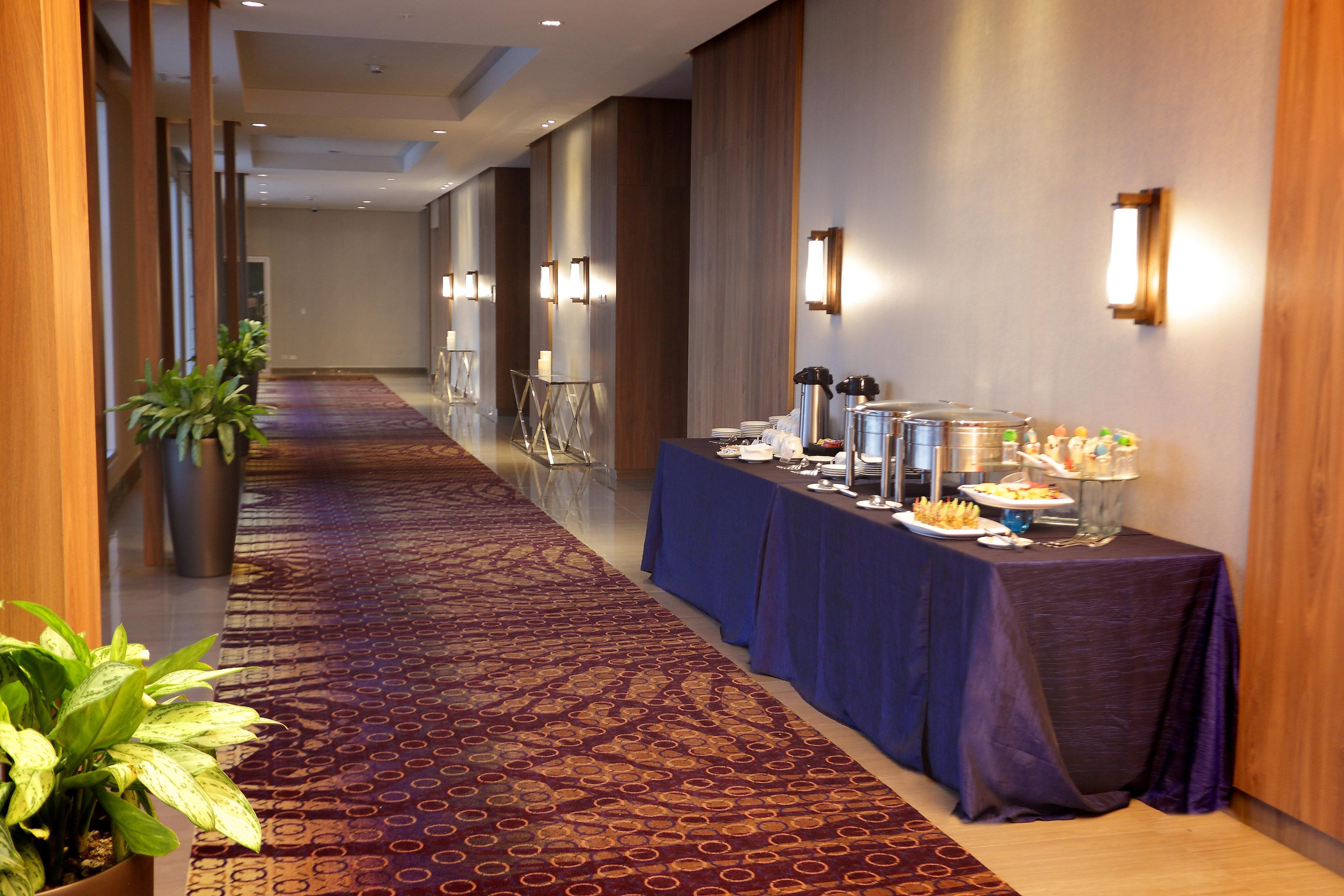 Отель Crowne Plaza Airport By Ihg Токумен Экстерьер фото