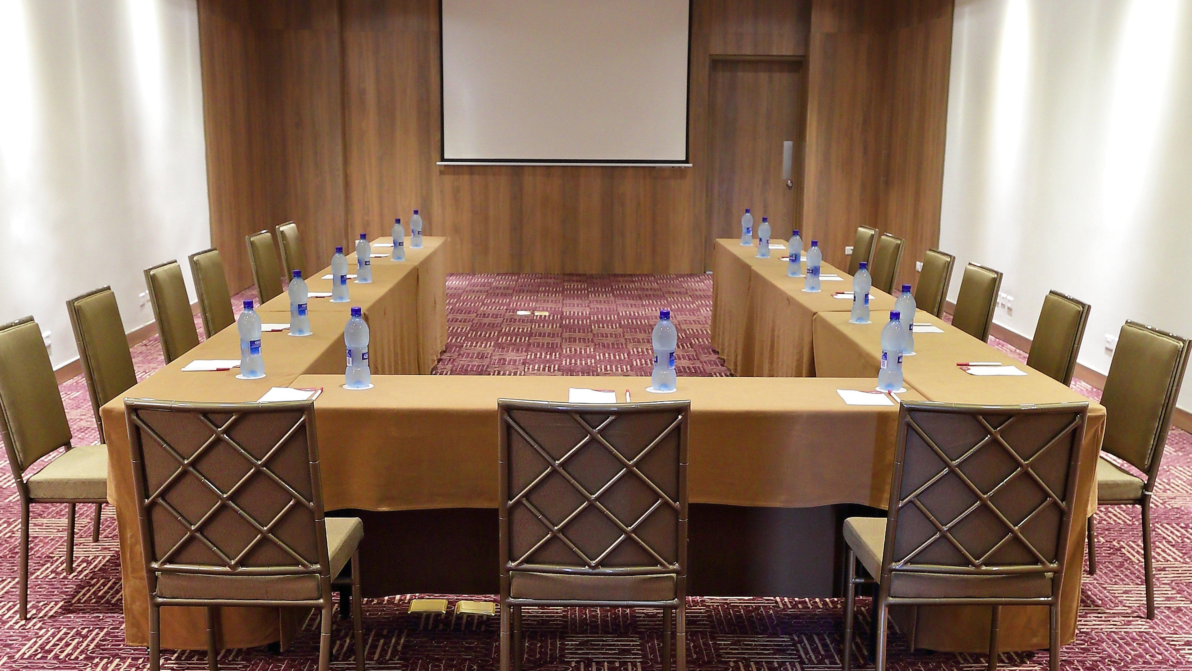 Отель Crowne Plaza Airport By Ihg Токумен Экстерьер фото