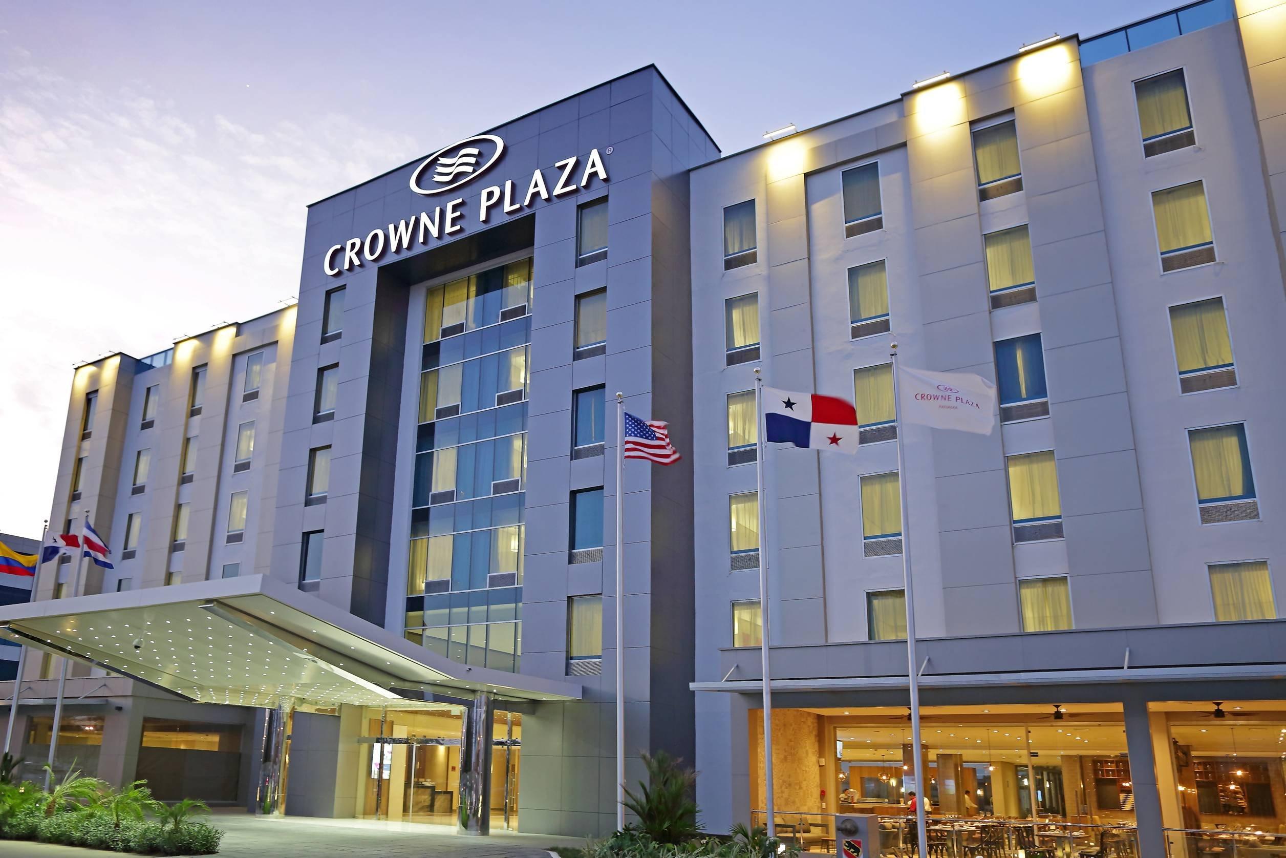 Отель Crowne Plaza Airport By Ihg Токумен Экстерьер фото