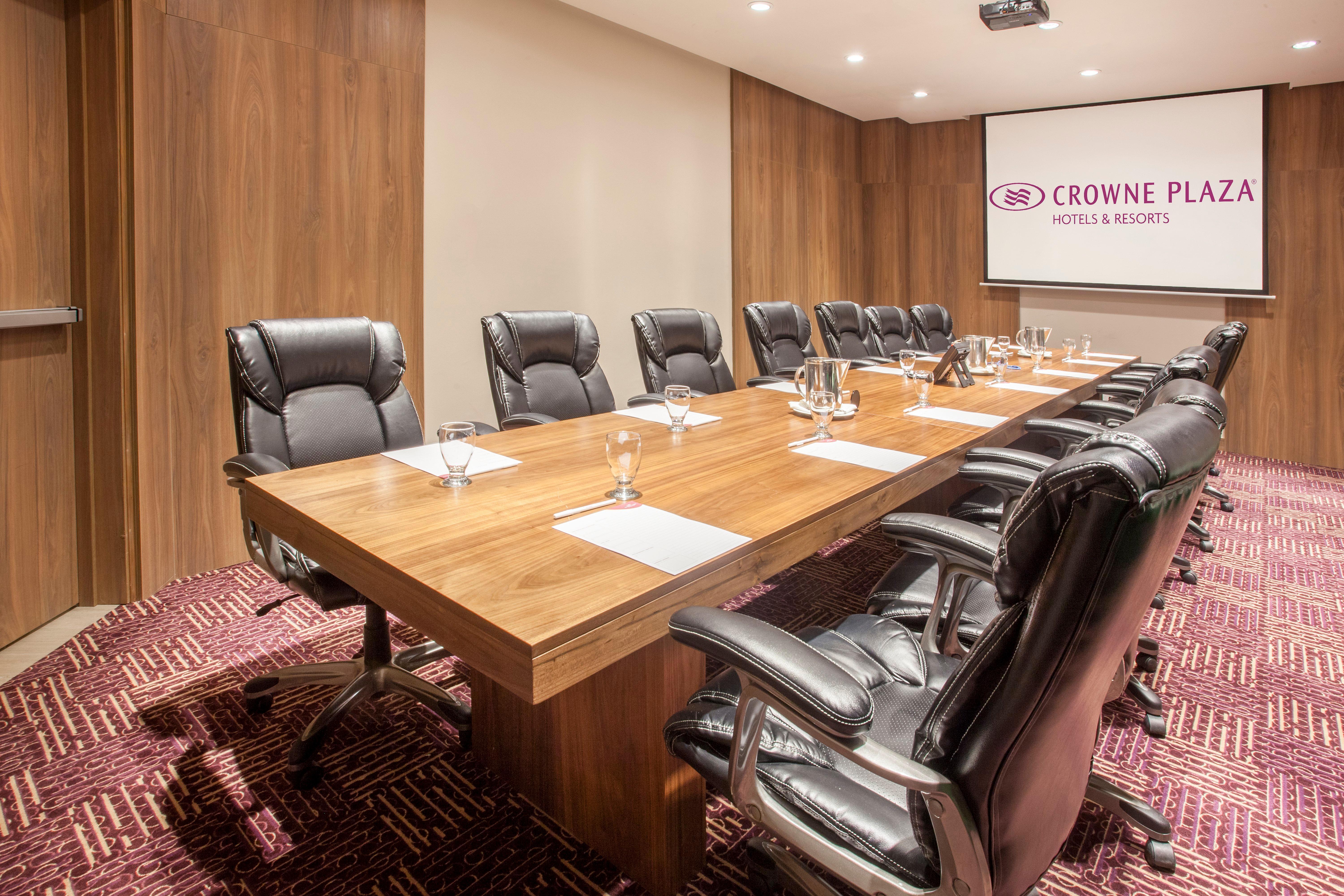 Отель Crowne Plaza Airport By Ihg Токумен Экстерьер фото