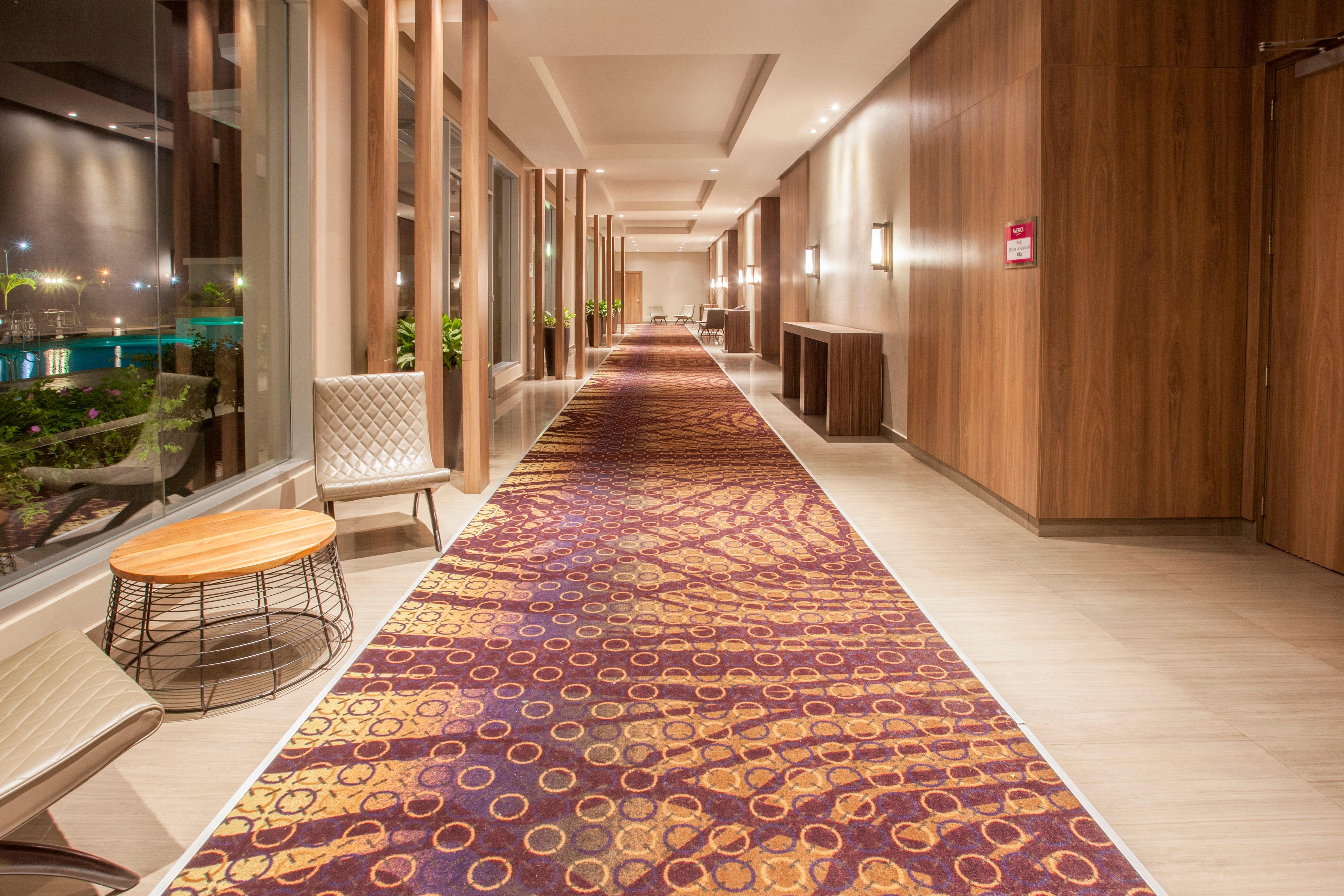 Отель Crowne Plaza Airport By Ihg Токумен Экстерьер фото